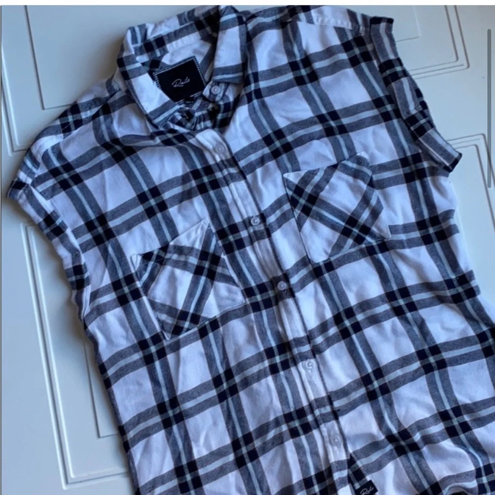 Rails Britt Short Sleeve Button Down Plaid Top Size XS - Picture 3 of 9